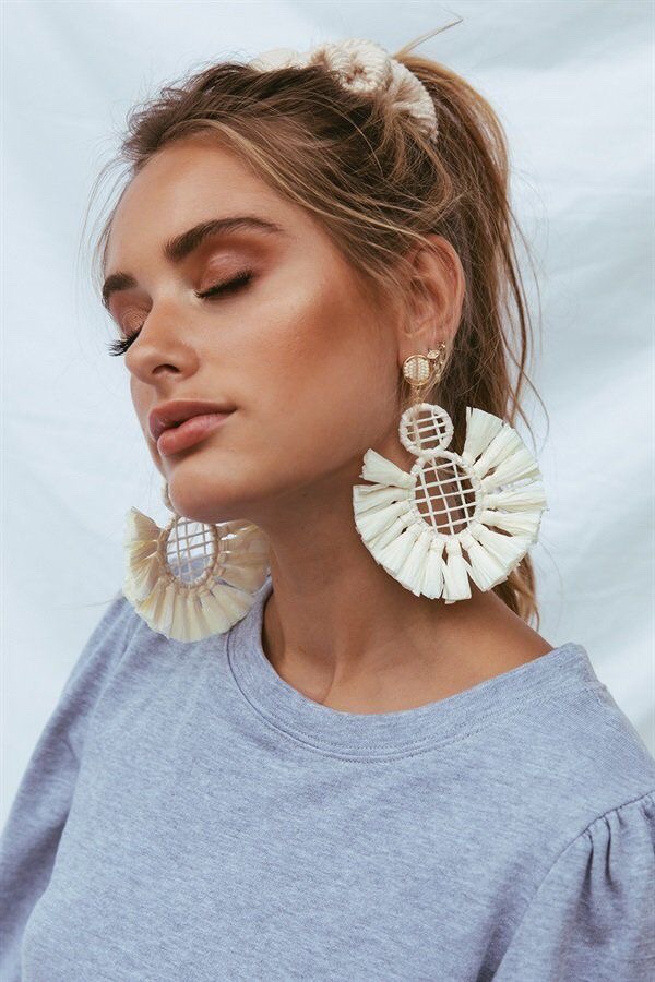 alt="Blog Trendy Accessories You Need this Summer"