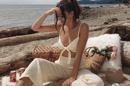 alt="16 Best Vacation Outfit Ideas To Try This Summer"
