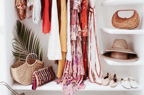 alt="How to Build a Summer Capsule Wardrobe"