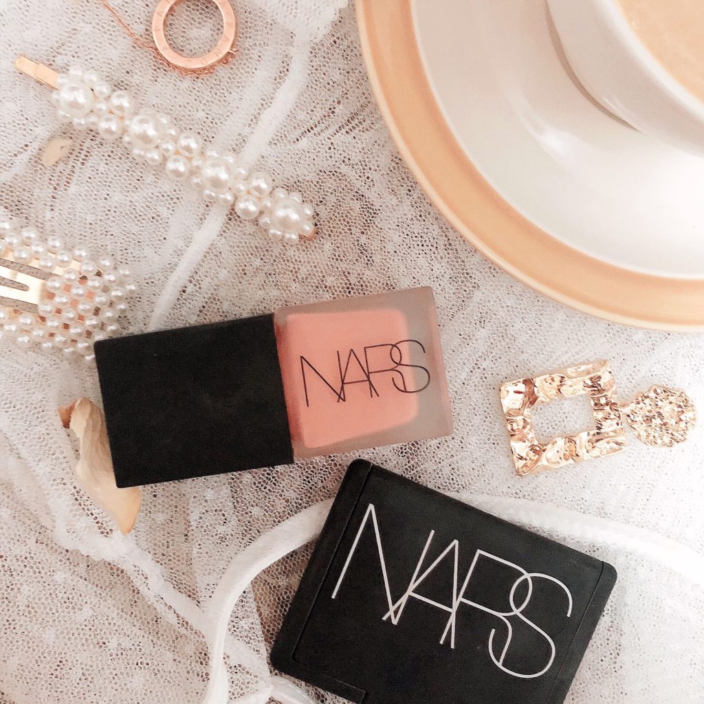 alt="Trying out the NARS Liquid Blush in Orgasm"