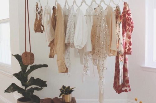 alt="How to curate a Summer Capsule Wardrobe"