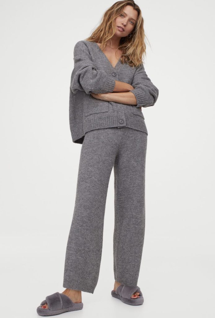 alt="H&M Knit Pants for Winter"