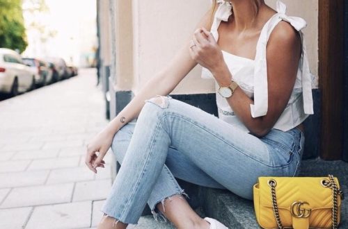 alt="White Sneakers Outfit Ideas for Summer"