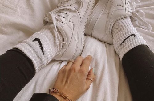 alt="4 Basic Sneakers Every Woman Needs to Own This Fall"