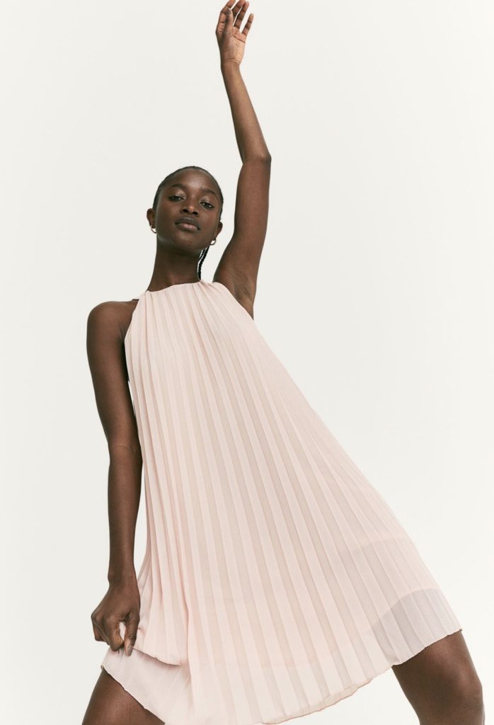 alt="Top H&M Summer Dresses to check this 2022"