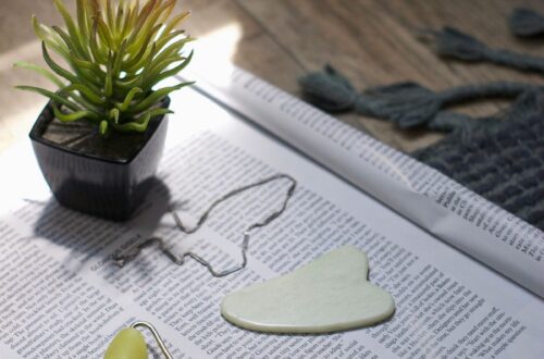alt="What Are the Benefits of Using a Gua Sha"
